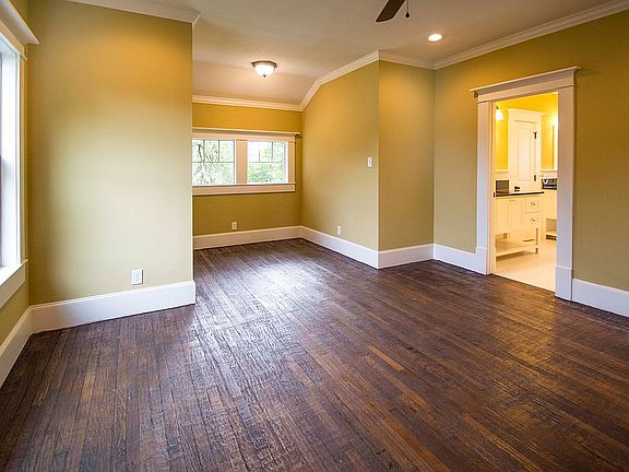 4th image of 1032 Woodlawn Ave