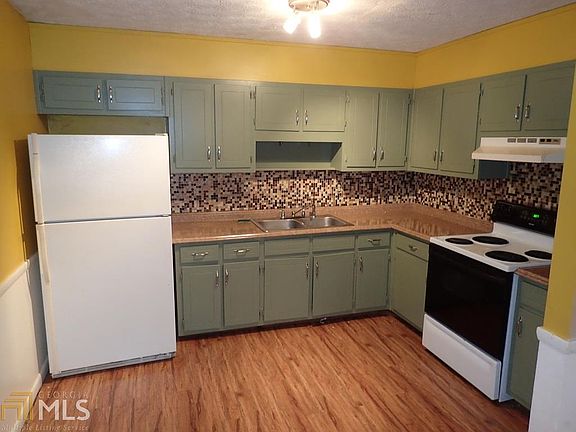5th image of 1601 Azalea Dr