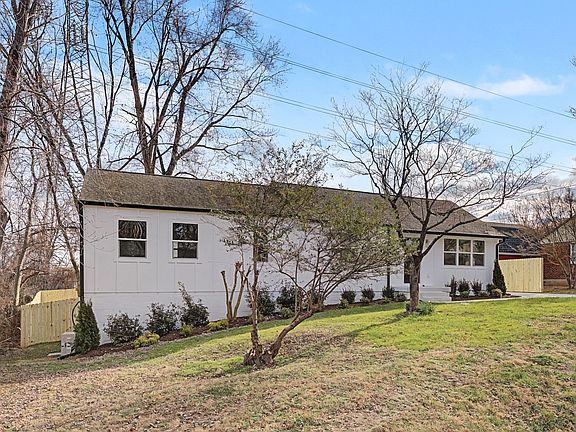 2nd image of 2923 Teakwood Dr