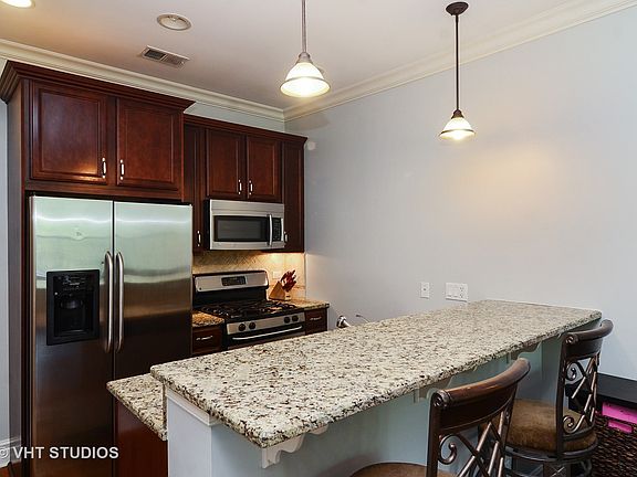 3rd image of 1306 W Granville Ave #2