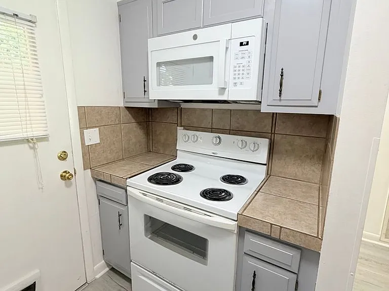 134 Colony Dr — Photo 3