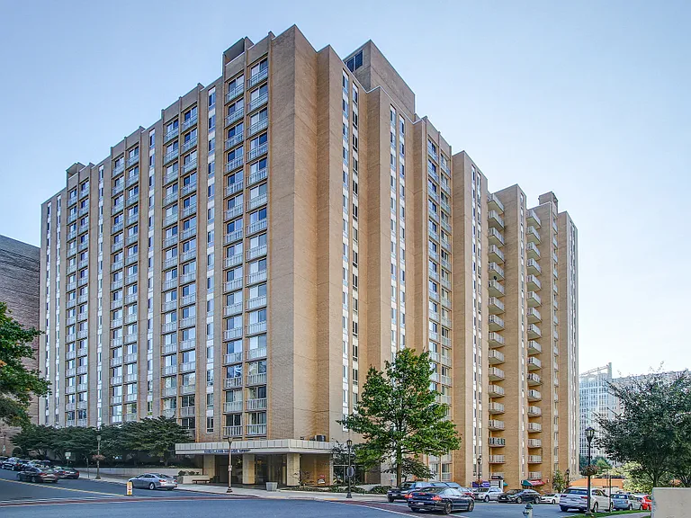 4450 S Park Ave — Photo 6