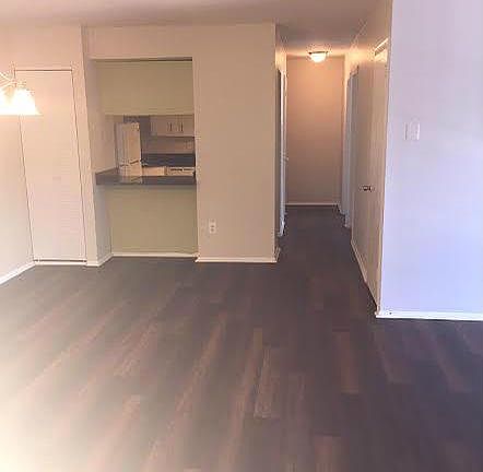 3rd image of 421 E Dartmouth Dr Unit 6