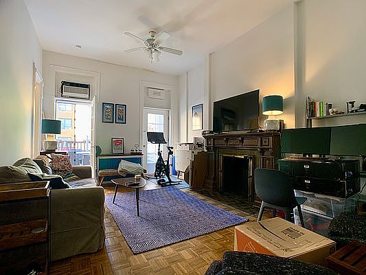 3rd image of 157 W 72nd St APT 3r