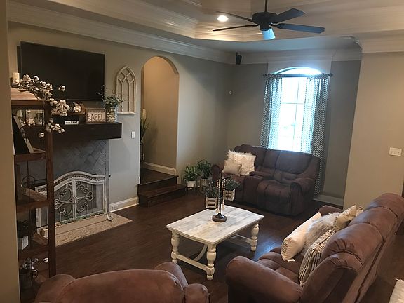 5th image of 413 Birchview Dr