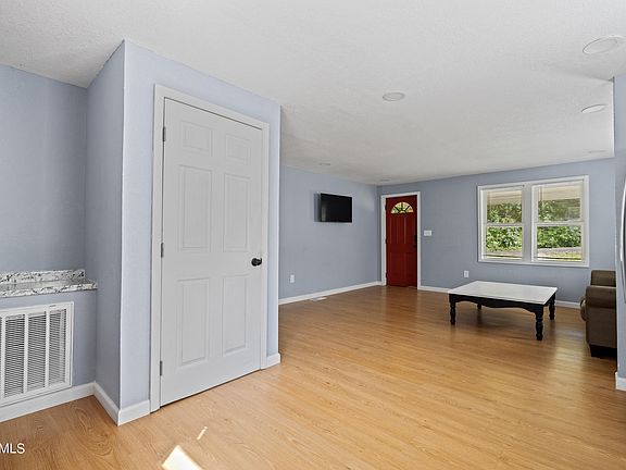 5th image of 3512 Arrow Dr