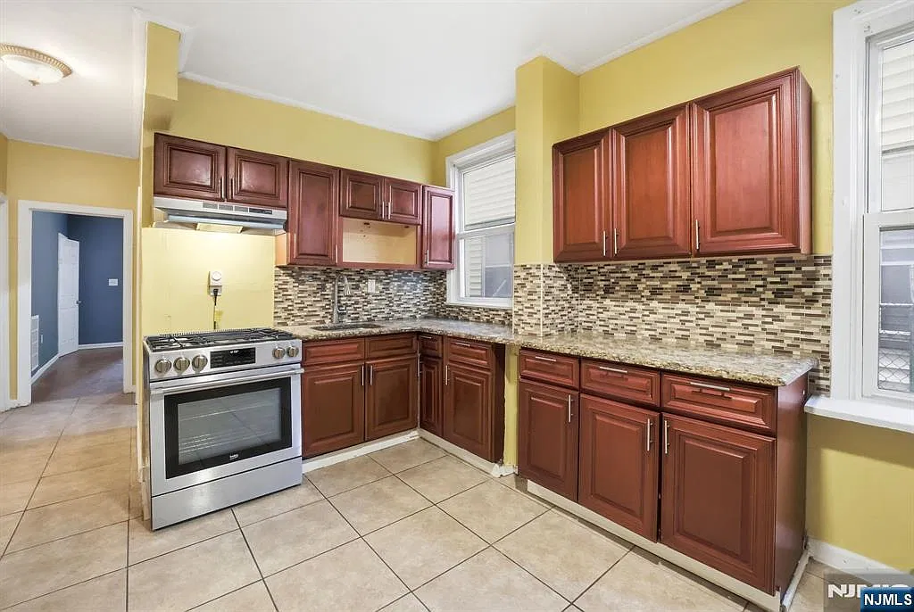 4 bed, 1.0 bath, $2,850 — Photo 3