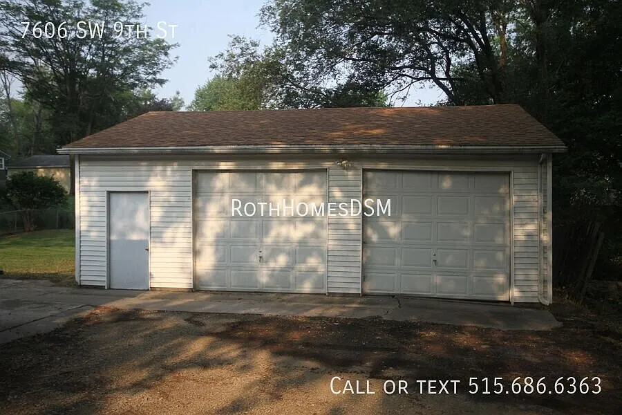 3 Bed 1 Bath - Large 2+ Car Garage - Finished Basement — Photo 2