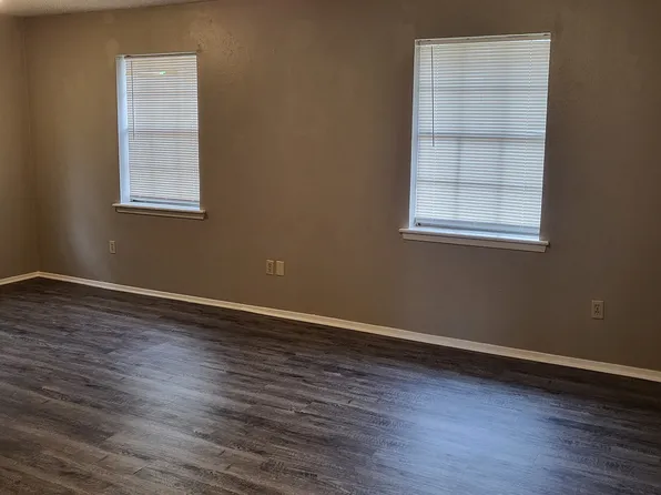 302 S Green St, Hallsville, TX 75650