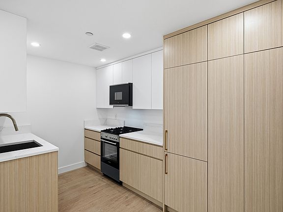 2nd image of 184 Eagle St APT 2A