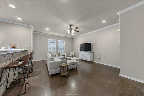 125 Deacon Dr W Photo 1