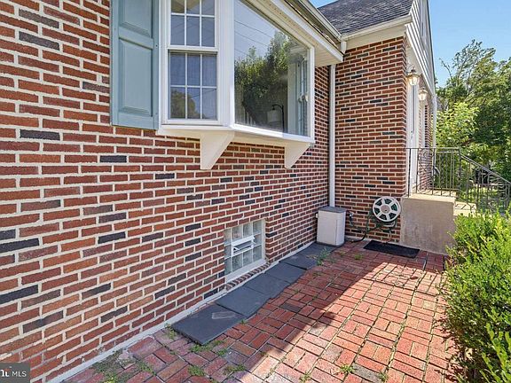 5th image of 1141 Faunce St