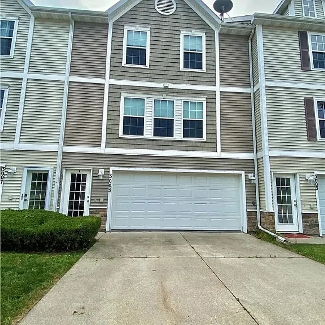Townhouse for Rent! — Photo 1