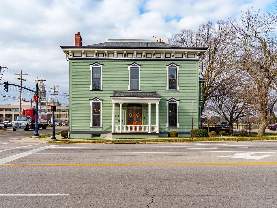 1st image of 104 N Market St