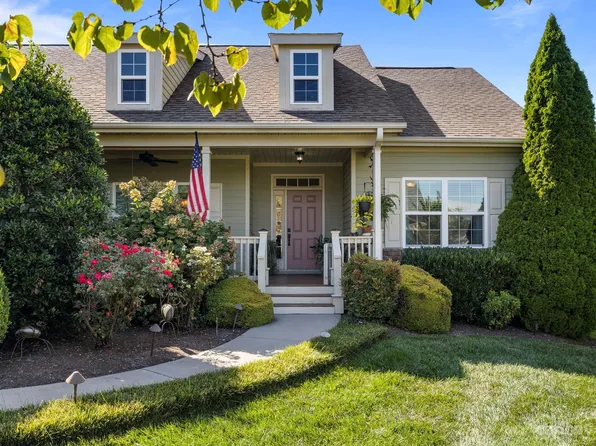 10 N Anvil Ave, Hendersonville, NC 28792