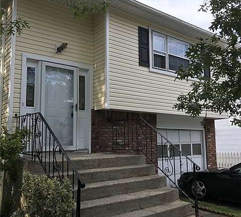 3rd image of 189 Peconic Ave