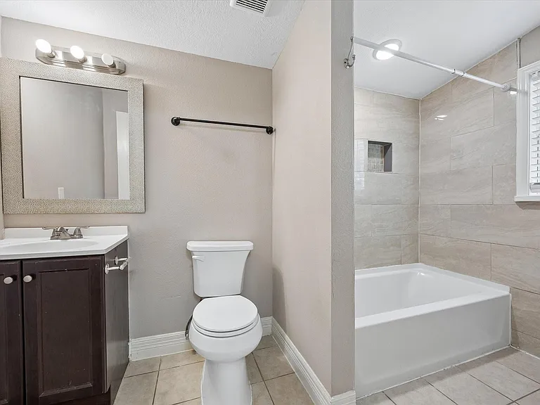 1409 Pearson St — Photo 8