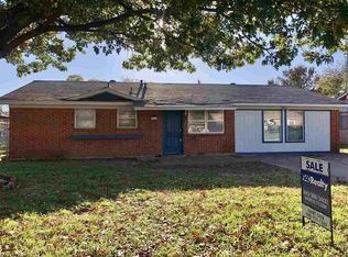 1019 W Cornelia Ave, Iowa Park, TX 76367