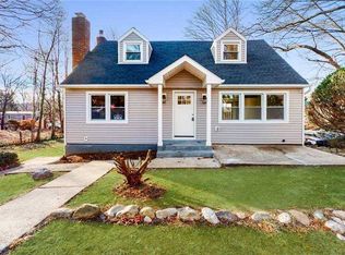 21 Deepdale Dr, Huntington Station, NY 11746