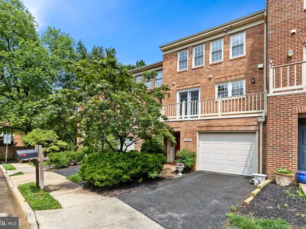 5904 Munson Ct, Falls Church, VA 22041