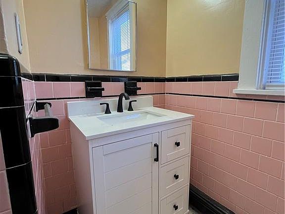 4th image of 160 Whitehall St