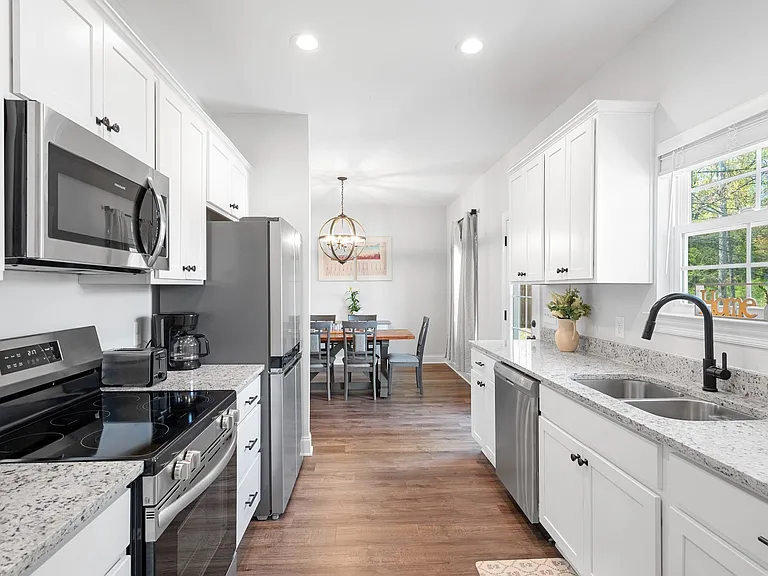 391 Elm Ave — Photo 17