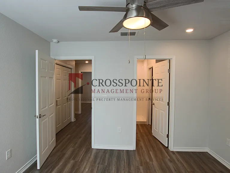 1927 Lindbergh Dr #301 — Photo 46