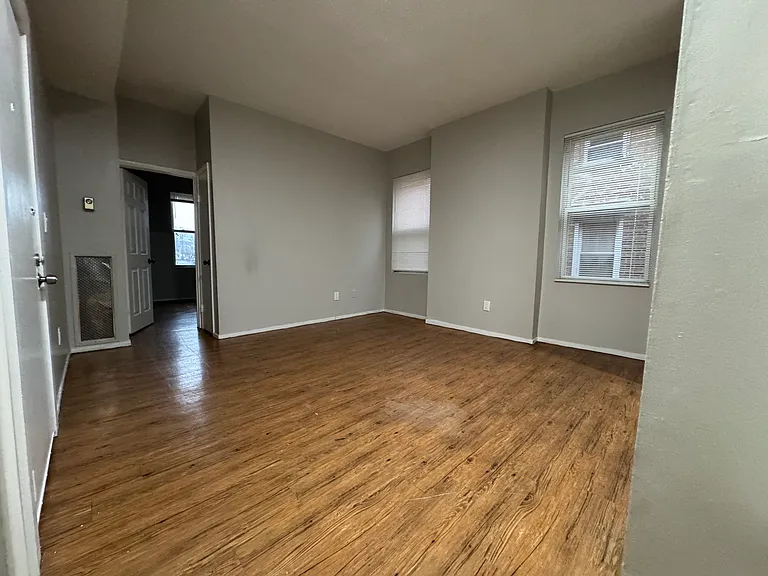 27 Williams St #2B — Photo 10