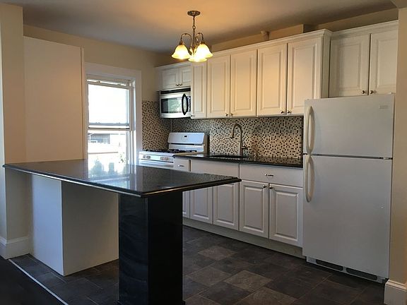 2nd image of 2229 27th St Floor 2