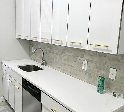 3rd image of 119 Roosevelt Ave #2