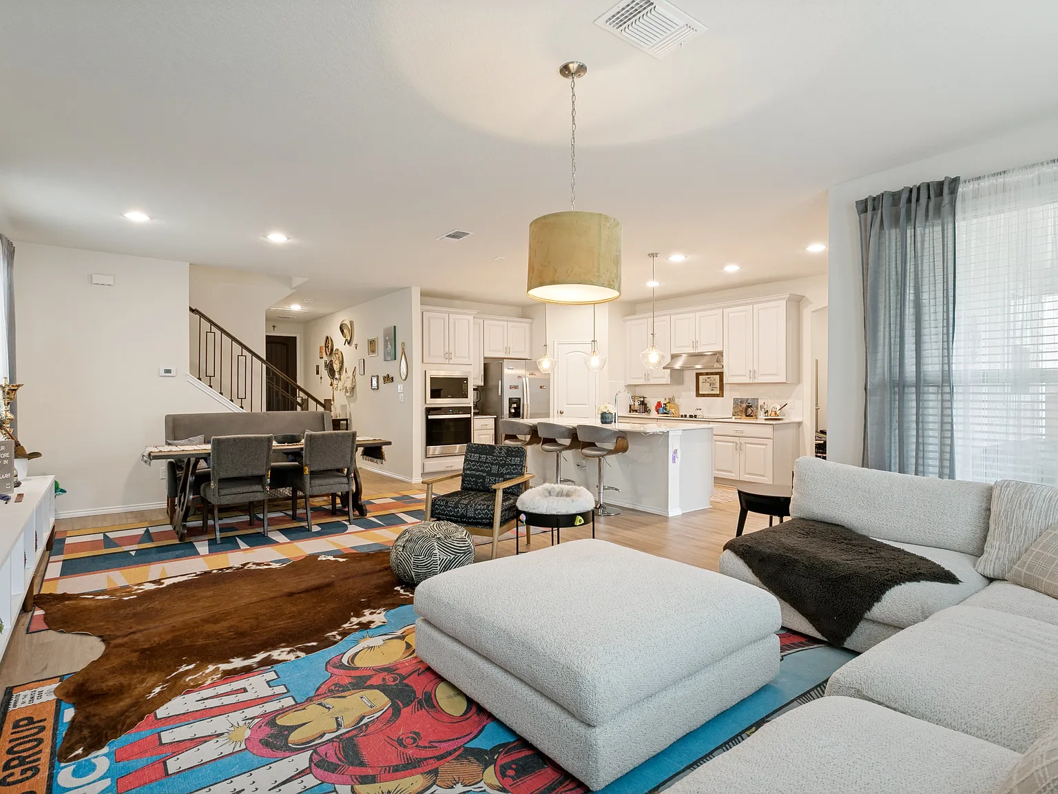 4 bed, 2344 sqft, $2,350 — Photo 2