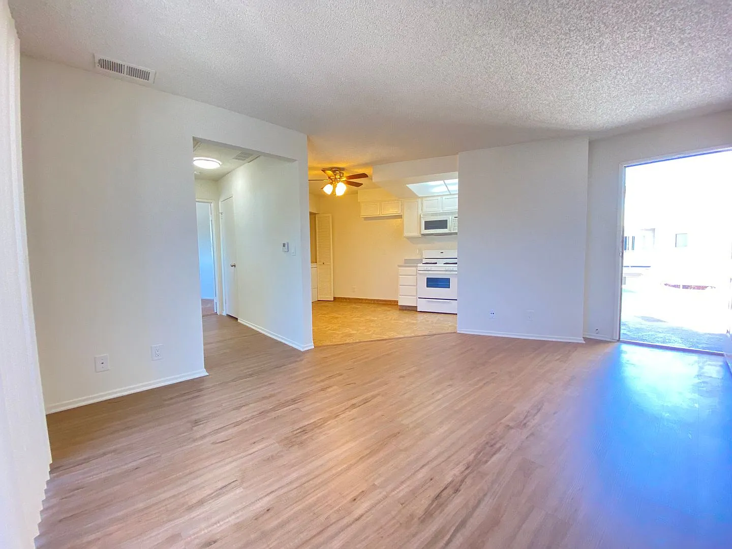Farmdale Court Apartments — Photo 2