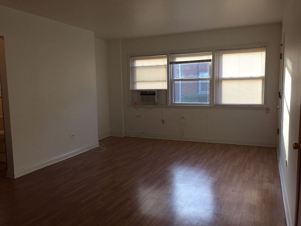 Hardwood florring throughout unit