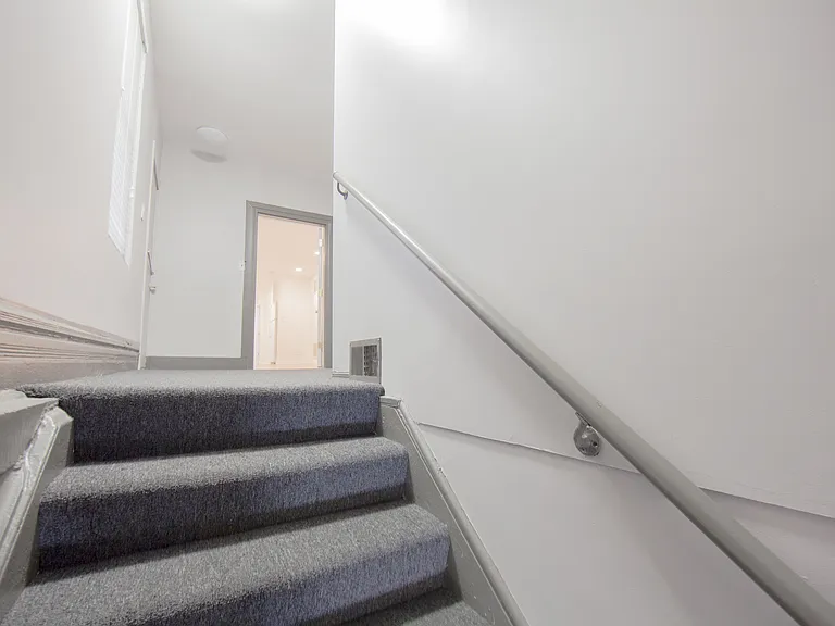 1641 W 18th St #2R — Photo 10