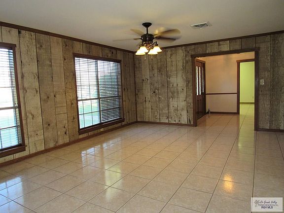 5th image of 120 Edgewater Cir