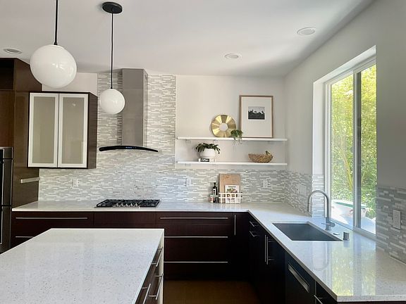Chef's kitchen with Bosch appliances and Butlers pantry