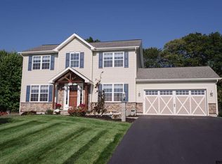 35 Apple Tree Ln, Wilton, NY 12831