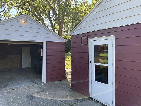 4th image of 5020 N Ogden Ave