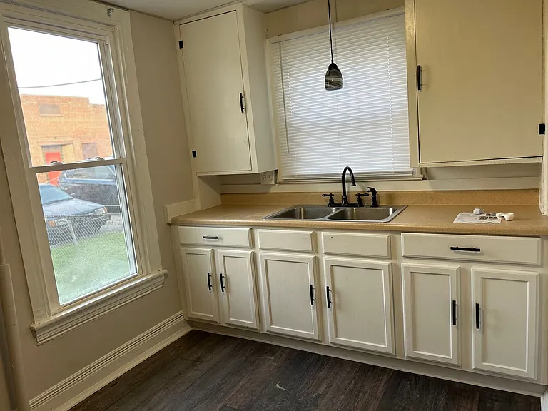 118 S Main St — Photo 19