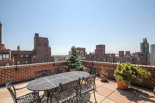 Sold by Town Residential | media 20