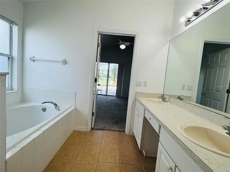 4795 Cumbrian Lakes Dr — Photo 10