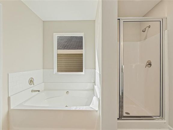 4th image of 978 Valley Rock Dr