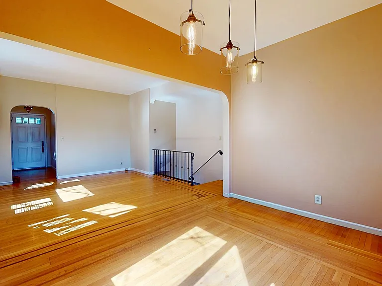 420 Lester Ave — Photo 6