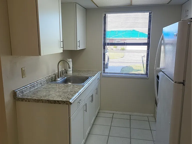 3705 SW Santa Barbara Pl — Photo 2