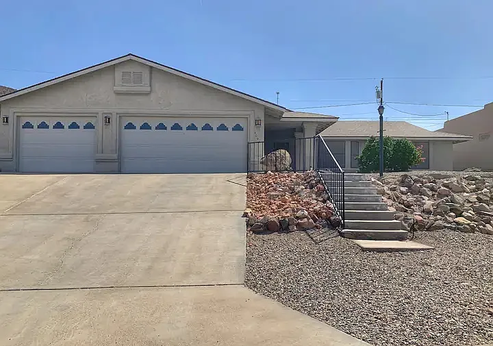 4092 Coral Reef Dr — Photo 1