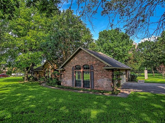 3rd image of 108 Deer Creek Dr