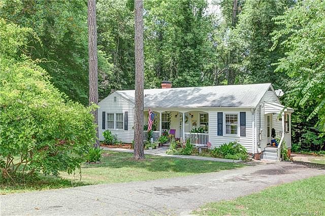 2nd image of 806 Saint Michaels Ln