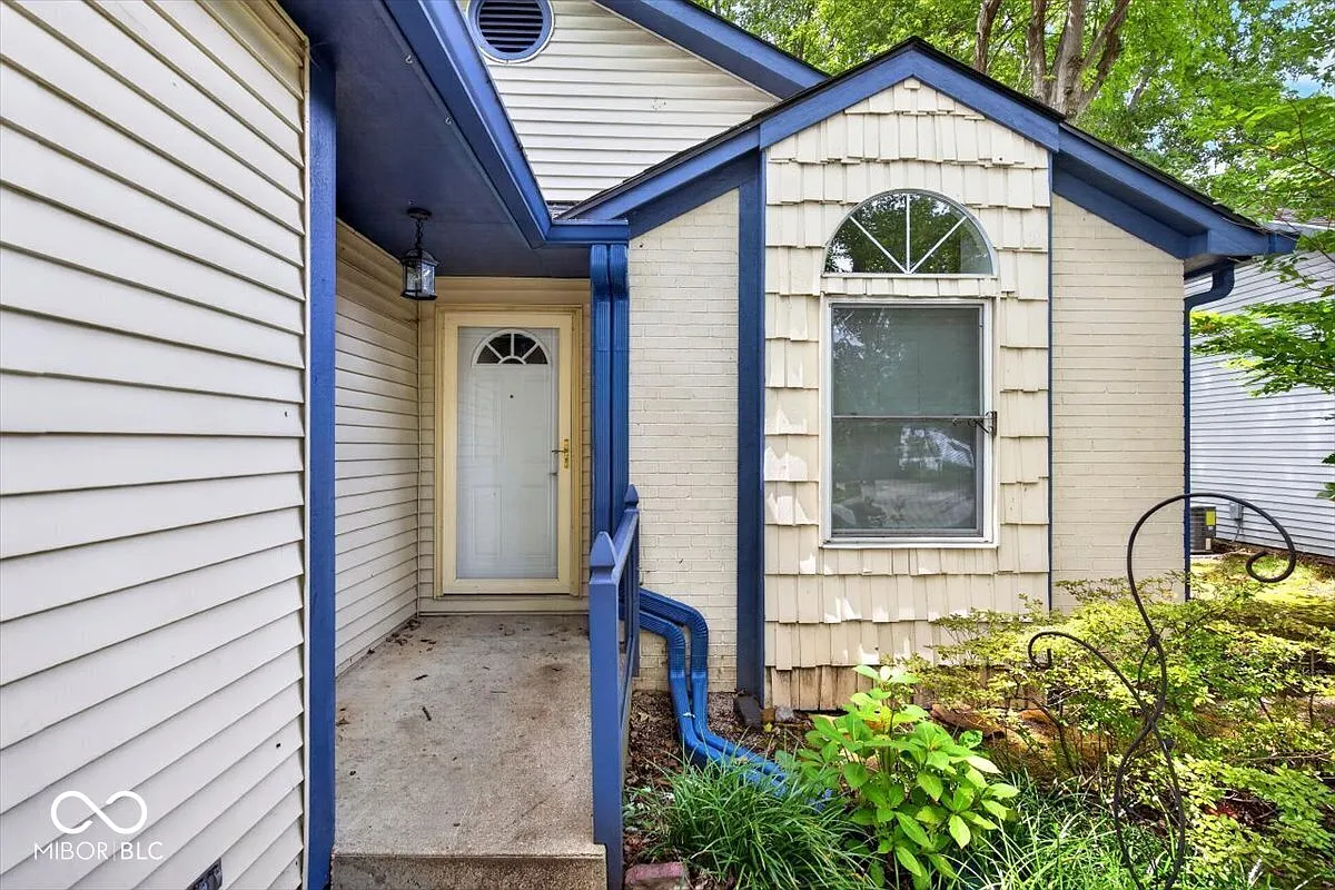 3 bed, 2.0 bath, 1343 sqft, $2,495 — Photo 2