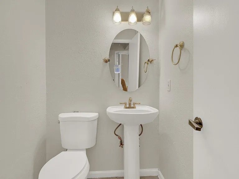 6371 Toulon Dr — Photo 16