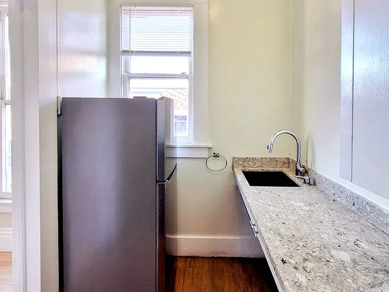 30 S 8th St #7 — Photo 8